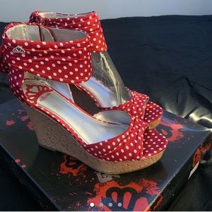 Red and white polka dot kindness wedge